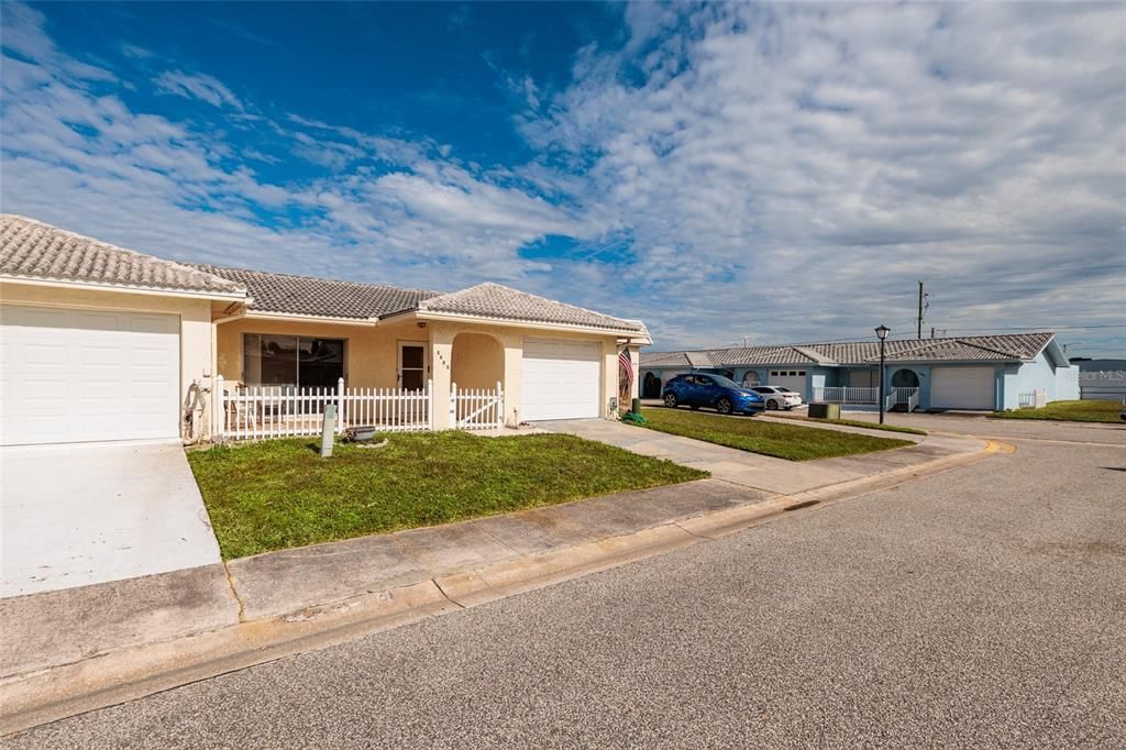 For Sale: $169,900 (2 beds, 1 baths, 1085 Square Feet)