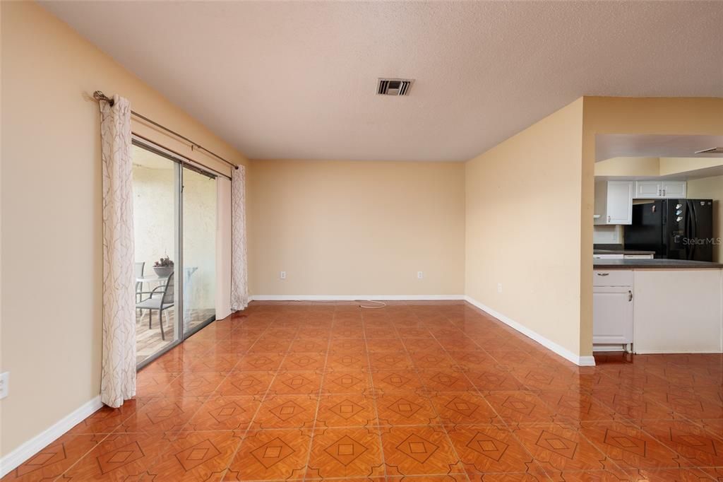 For Sale: $169,900 (2 beds, 1 baths, 1085 Square Feet)