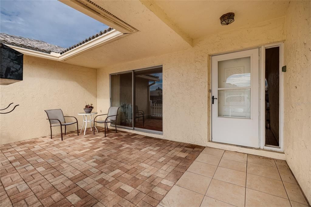 For Sale: $169,900 (2 beds, 1 baths, 1085 Square Feet)