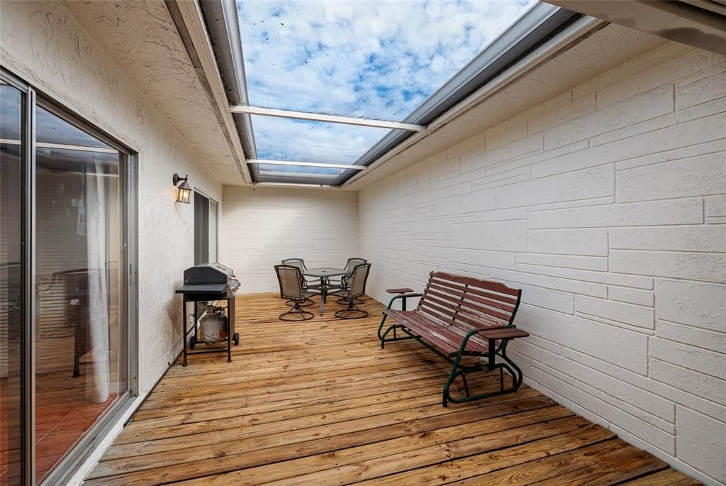 For Sale: $169,900 (2 beds, 1 baths, 1085 Square Feet)