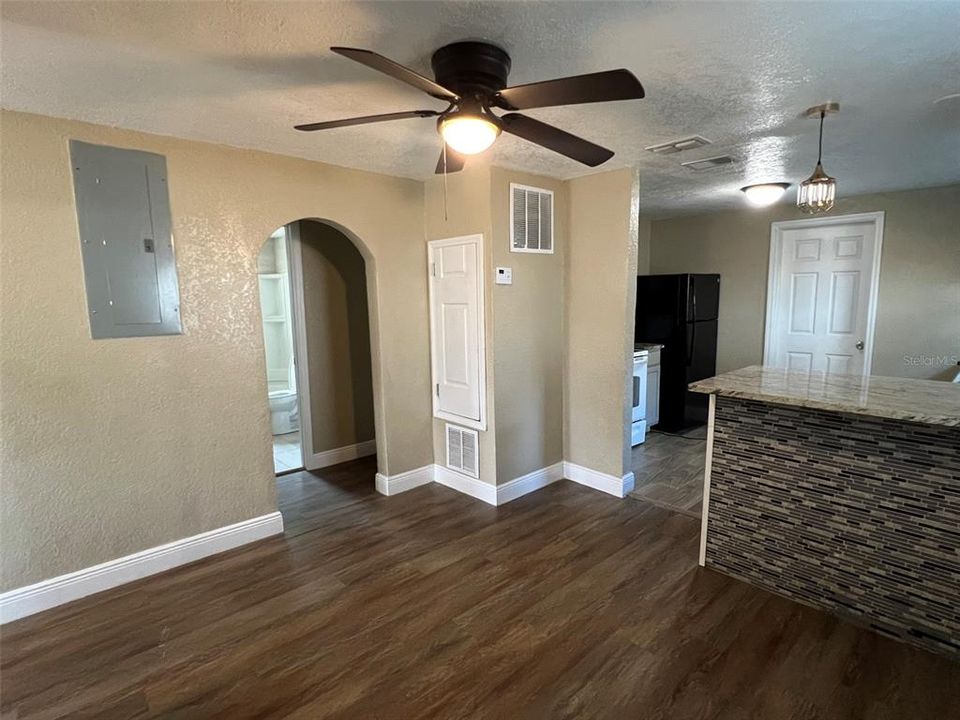 待售: $299,000 (3 贝兹, 2 浴室, 1280 平方英尺)