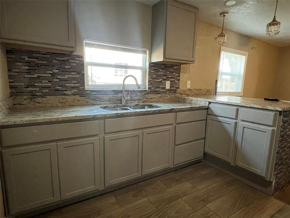 待售: $299,000 (3 贝兹, 2 浴室, 1280 平方英尺)