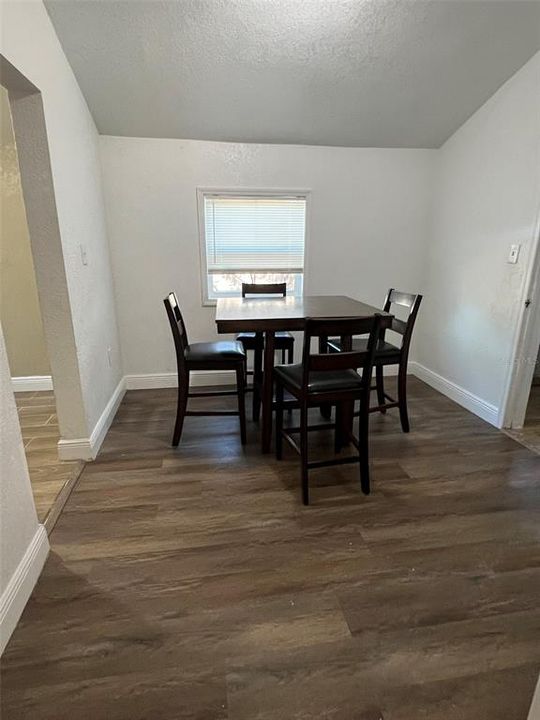 待售: $299,000 (3 贝兹, 2 浴室, 1280 平方英尺)