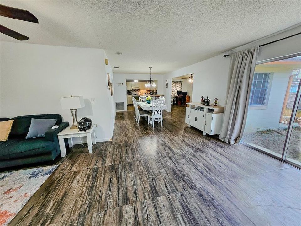 En Venta: $225,000 (3 camas, 2 baños, 1659 Pies cuadrados)