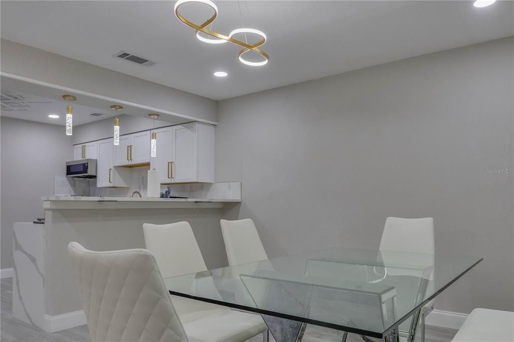 En Venta: $279,000 (2 camas, 2 baños, 1512 Pies cuadrados)