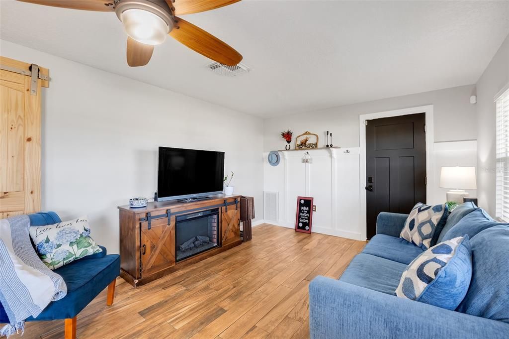 На продажу: $379,000 (3 спален, 2 ванн, 1762 Квадратных фут)