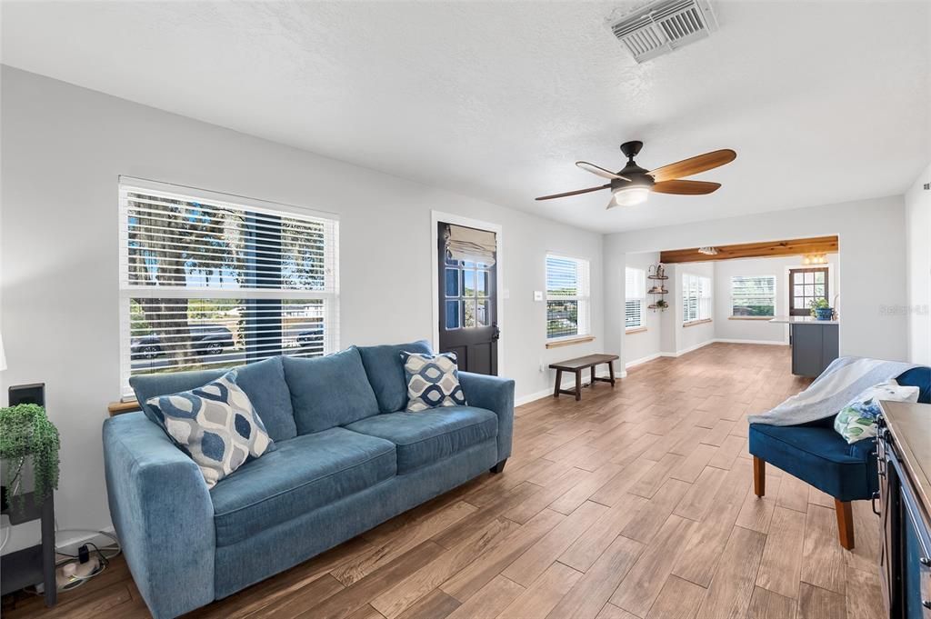 На продажу: $379,000 (3 спален, 2 ванн, 1762 Квадратных фут)