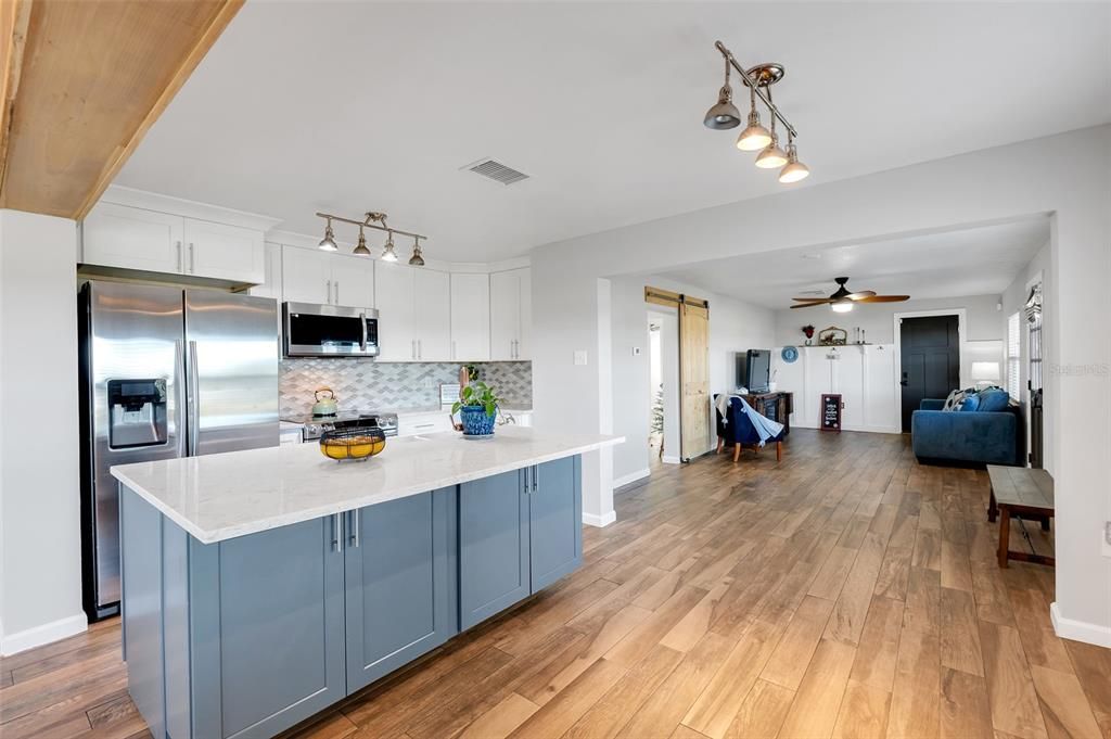 На продажу: $379,000 (3 спален, 2 ванн, 1762 Квадратных фут)