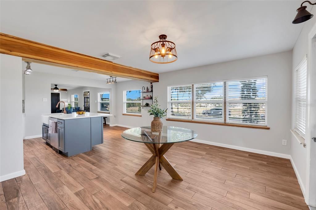 На продажу: $379,000 (3 спален, 2 ванн, 1762 Квадратных фут)