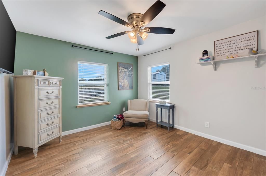 На продажу: $379,000 (3 спален, 2 ванн, 1762 Квадратных фут)