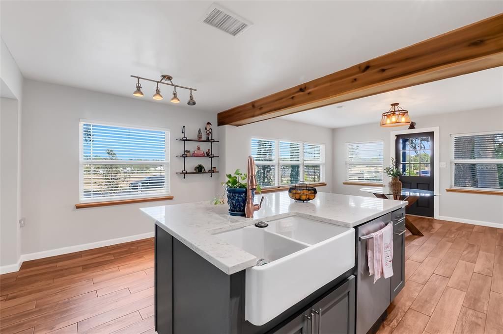 На продажу: $379,000 (3 спален, 2 ванн, 1762 Квадратных фут)