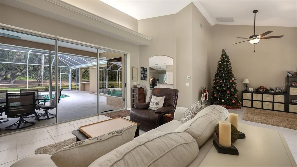 En Venta: $779,900 (4 camas, 3 baños, 2604 Pies cuadrados)