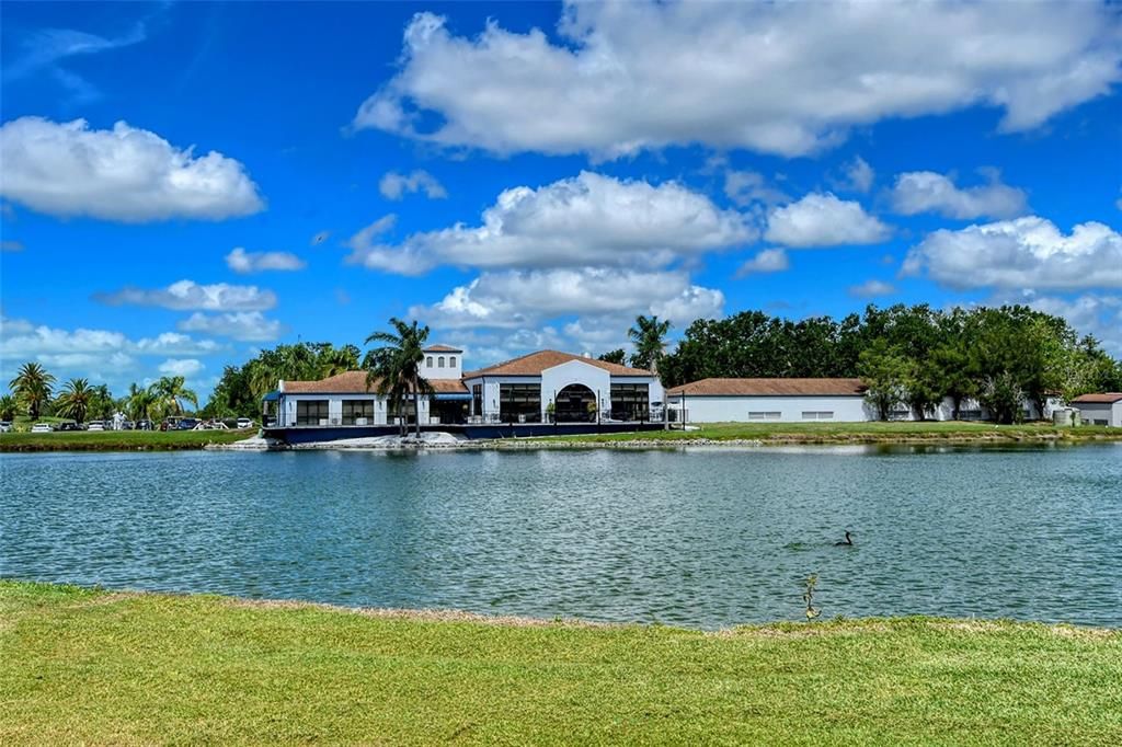 En Venta: $779,900 (4 camas, 3 baños, 2604 Pies cuadrados)