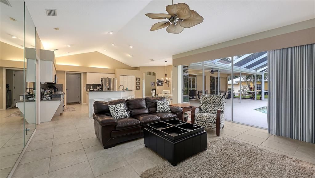 En Venta: $779,900 (4 camas, 3 baños, 2604 Pies cuadrados)