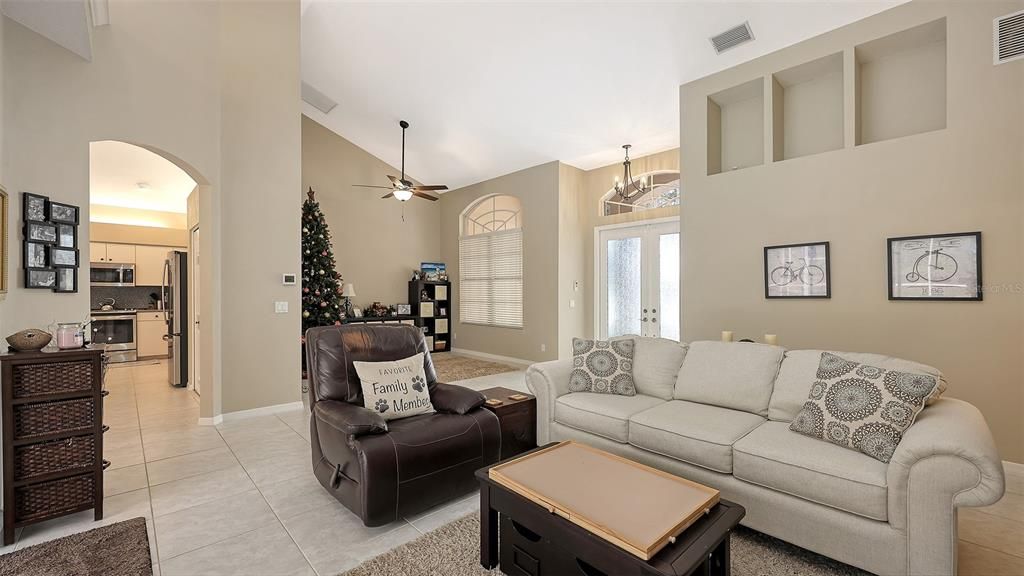 En Venta: $779,900 (4 camas, 3 baños, 2604 Pies cuadrados)