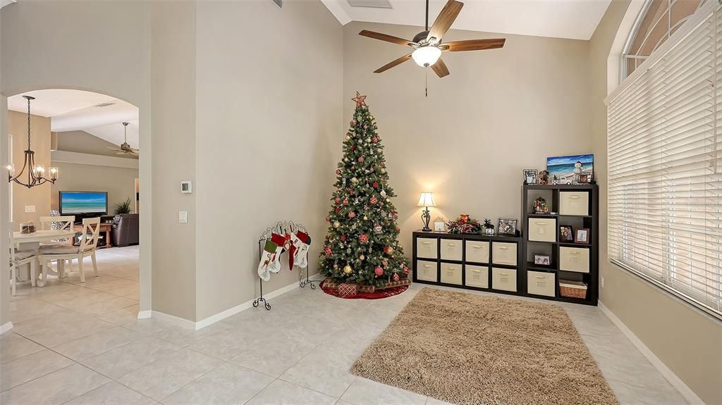 En Venta: $779,900 (4 camas, 3 baños, 2604 Pies cuadrados)