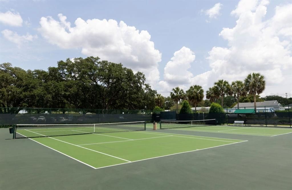 На продажу: $190,000 (2 спален, 2 ванн, 1056 Квадратных фут)