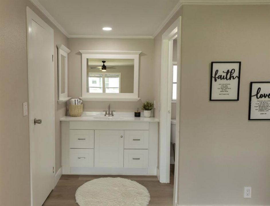 На продажу: $190,000 (2 спален, 2 ванн, 1056 Квадратных фут)