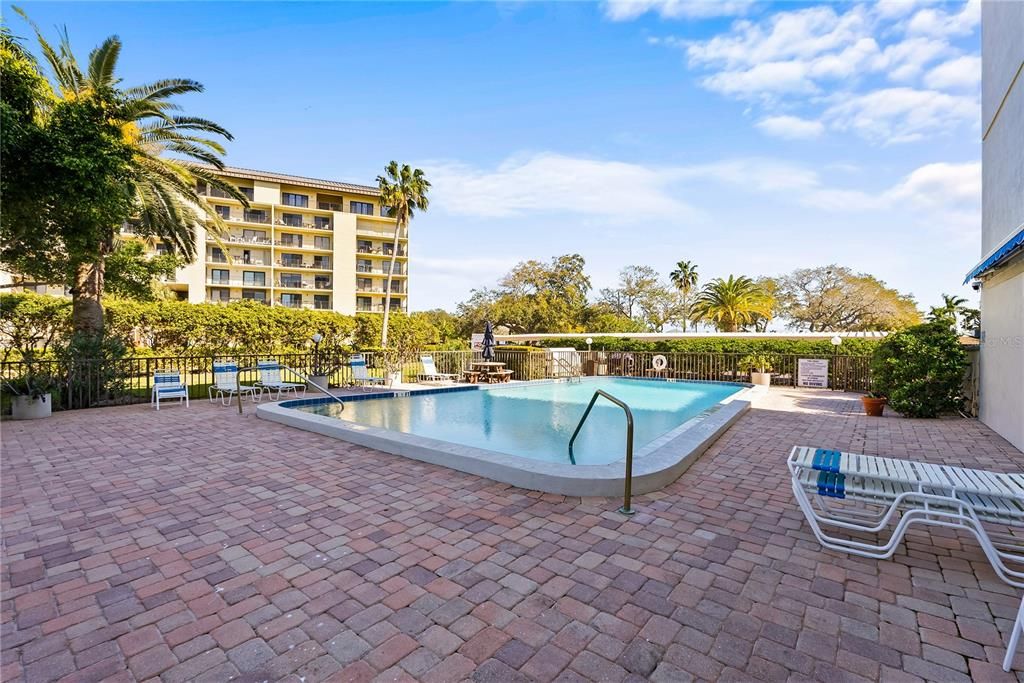 出租: $2,700 (2 贝兹, 2 浴室, 1335 平方英尺)