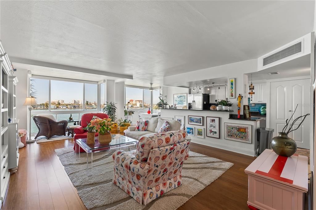 出租: $2,700 (2 贝兹, 2 浴室, 1335 平方英尺)