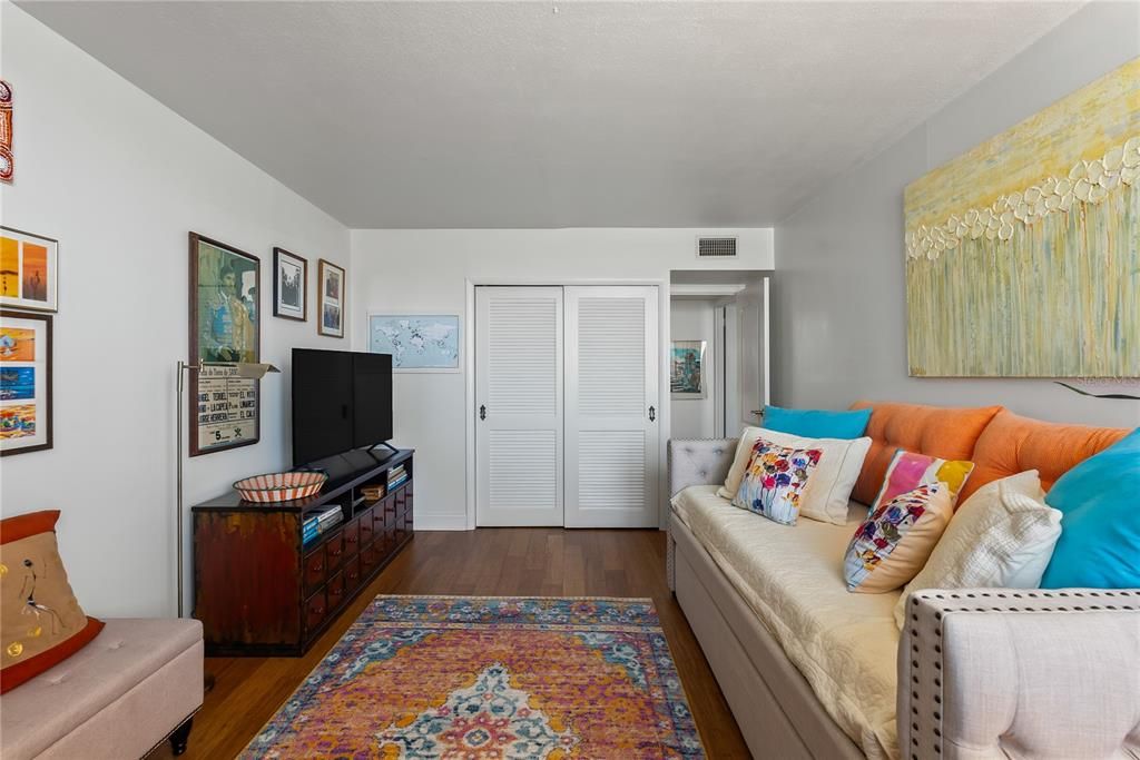 出租: $2,700 (2 贝兹, 2 浴室, 1335 平方英尺)