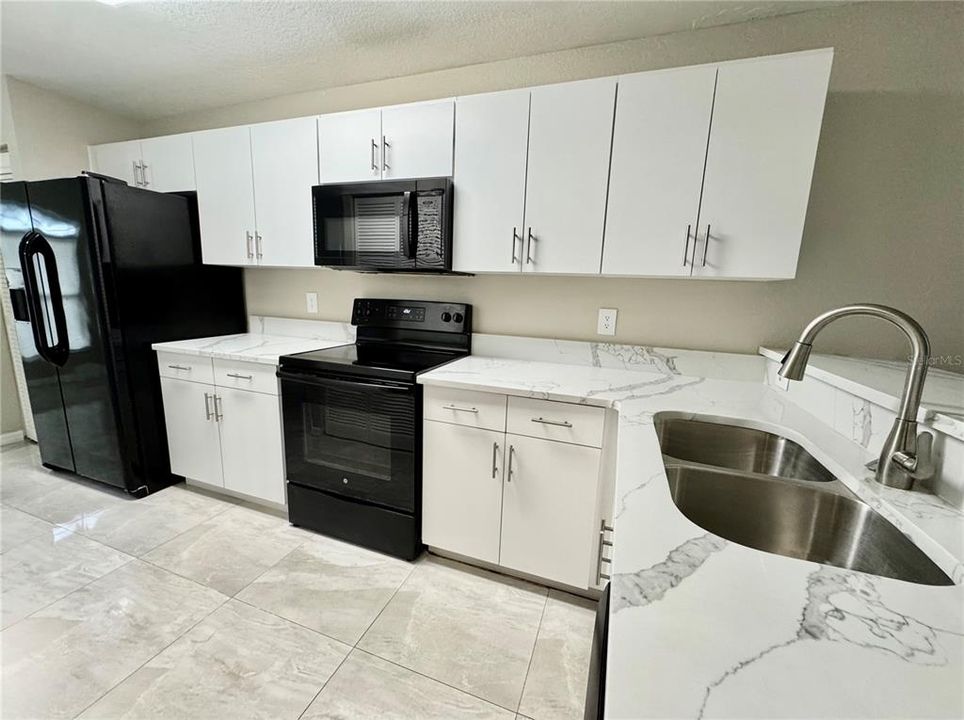 出租: $2,200 (2 贝兹, 2 浴室, 1475 平方英尺)