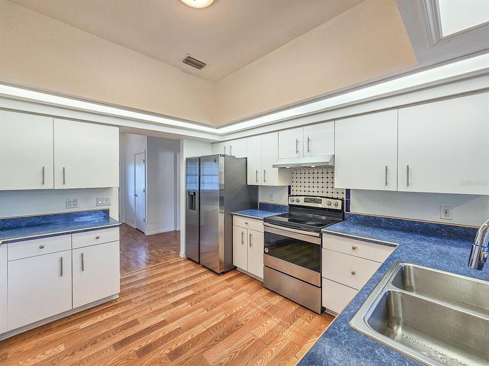 For Sale: $315,000 (3 beds, 2 baths, 1807 Square Feet)