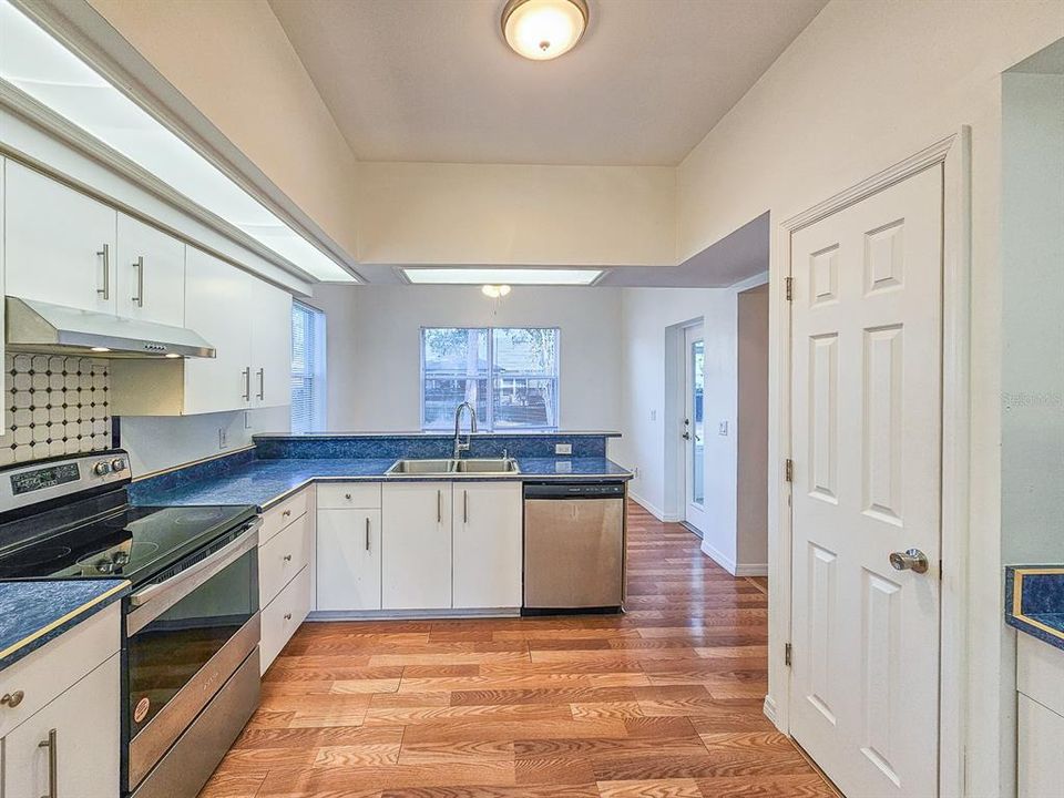 For Sale: $315,000 (3 beds, 2 baths, 1807 Square Feet)