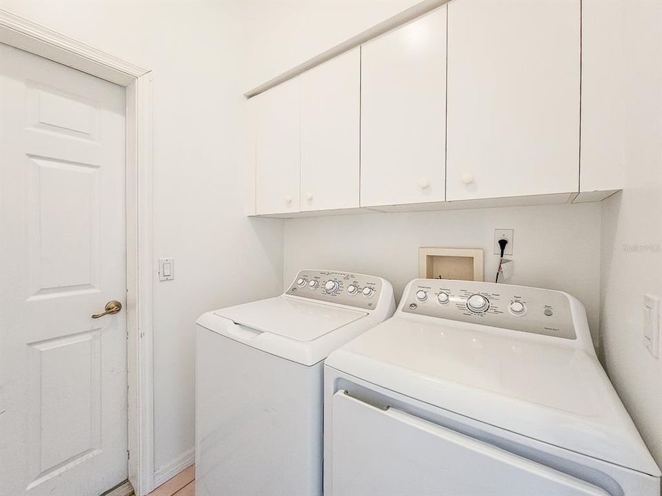 For Sale: $315,000 (3 beds, 2 baths, 1807 Square Feet)