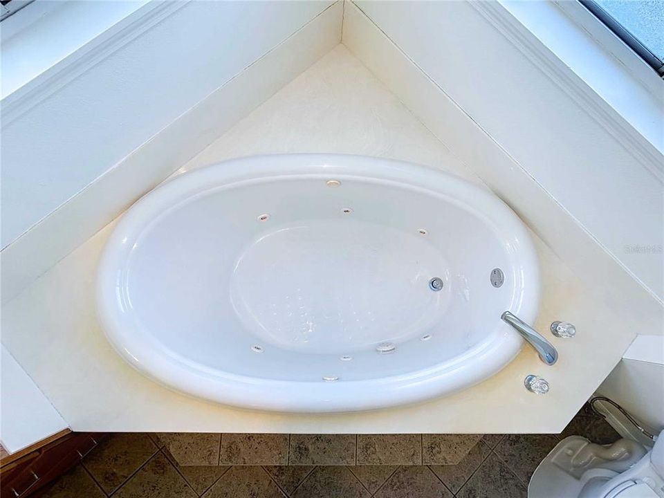 出租: $4,200 (4 贝兹, 3 浴室, 2460 平方英尺)