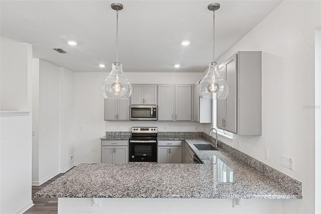 На продажу: $465,000 (4 спален, 2 ванн, 2187 Квадратных фут)