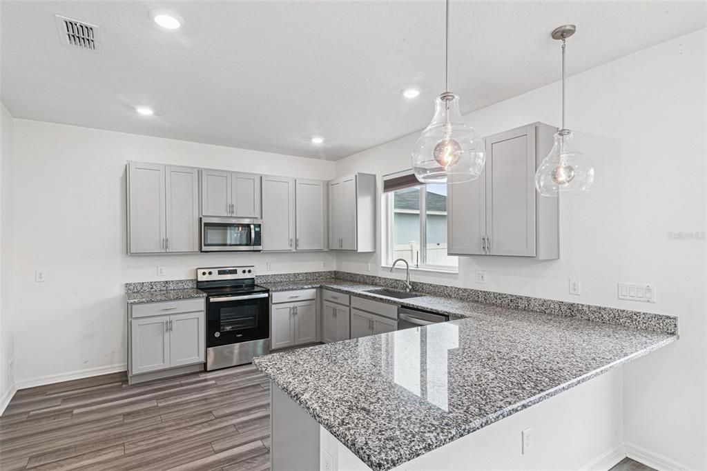 На продажу: $465,000 (4 спален, 2 ванн, 2187 Квадратных фут)