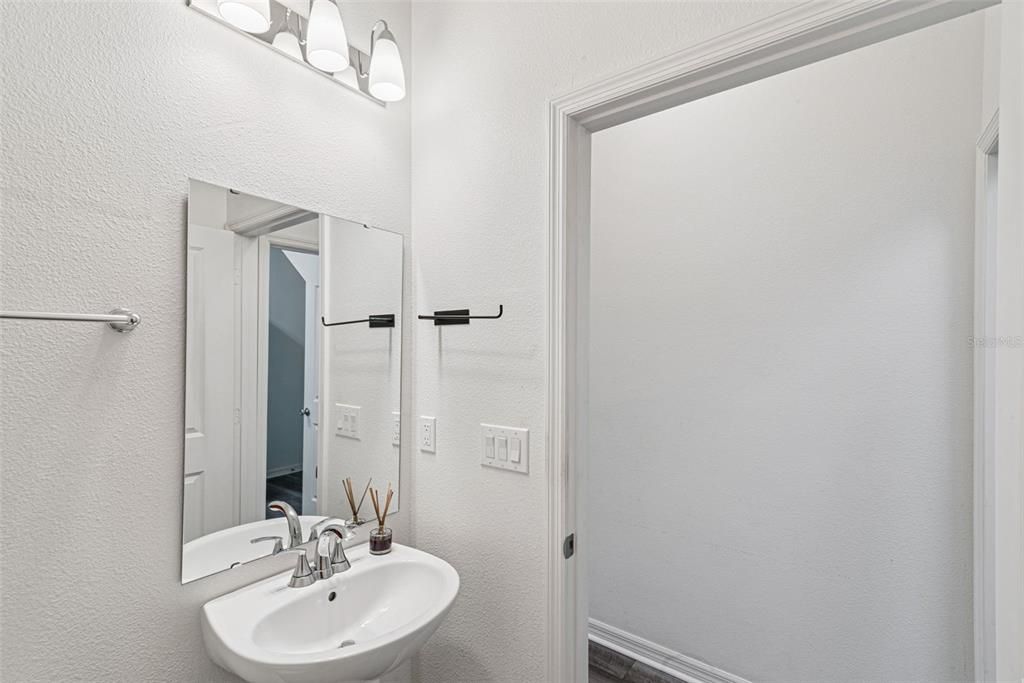 На продажу: $465,000 (4 спален, 2 ванн, 2187 Квадратных фут)