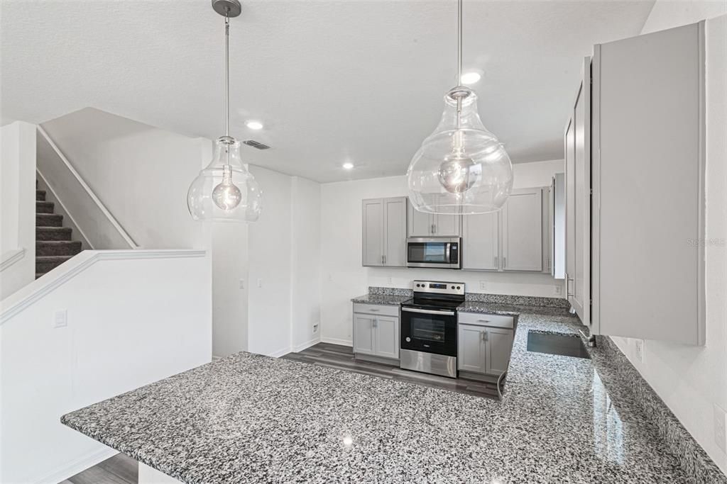 На продажу: $465,000 (4 спален, 2 ванн, 2187 Квадратных фут)