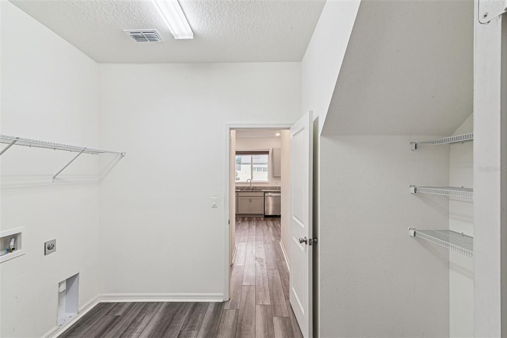 На продажу: $465,000 (4 спален, 2 ванн, 2187 Квадратных фут)