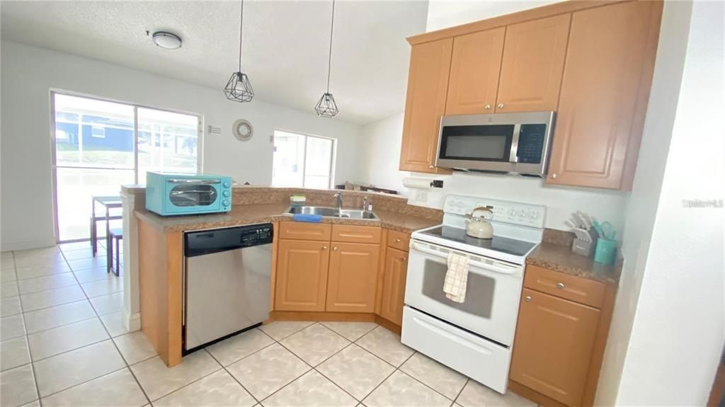 En Venta: $435,000 (5 camas, 2 baños, 1999 Pies cuadrados)