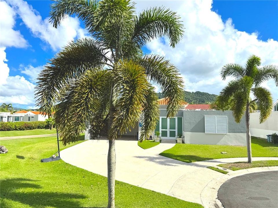 En Venta: $495,000 (4 camas, 2 baños, 2200 Pies cuadrados)