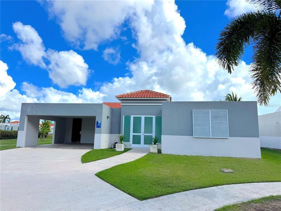 En Venta: $495,000 (4 camas, 2 baños, 2200 Pies cuadrados)