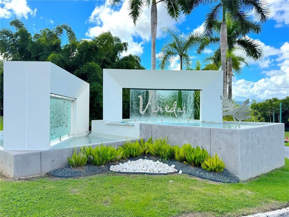 En Venta: $495,000 (4 camas, 2 baños, 2200 Pies cuadrados)