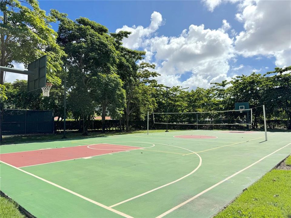 En Venta: $495,000 (4 camas, 2 baños, 2200 Pies cuadrados)