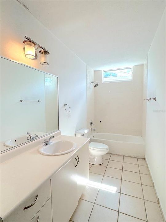 En Venta: $495,000 (4 camas, 2 baños, 2200 Pies cuadrados)