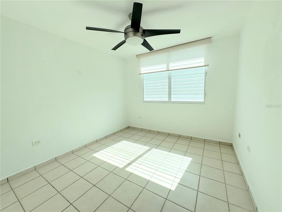 En Venta: $495,000 (4 camas, 2 baños, 2200 Pies cuadrados)