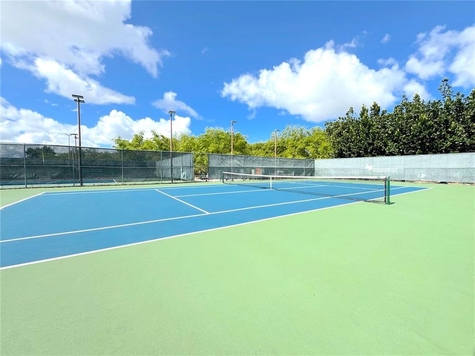 En Venta: $495,000 (4 camas, 2 baños, 2200 Pies cuadrados)