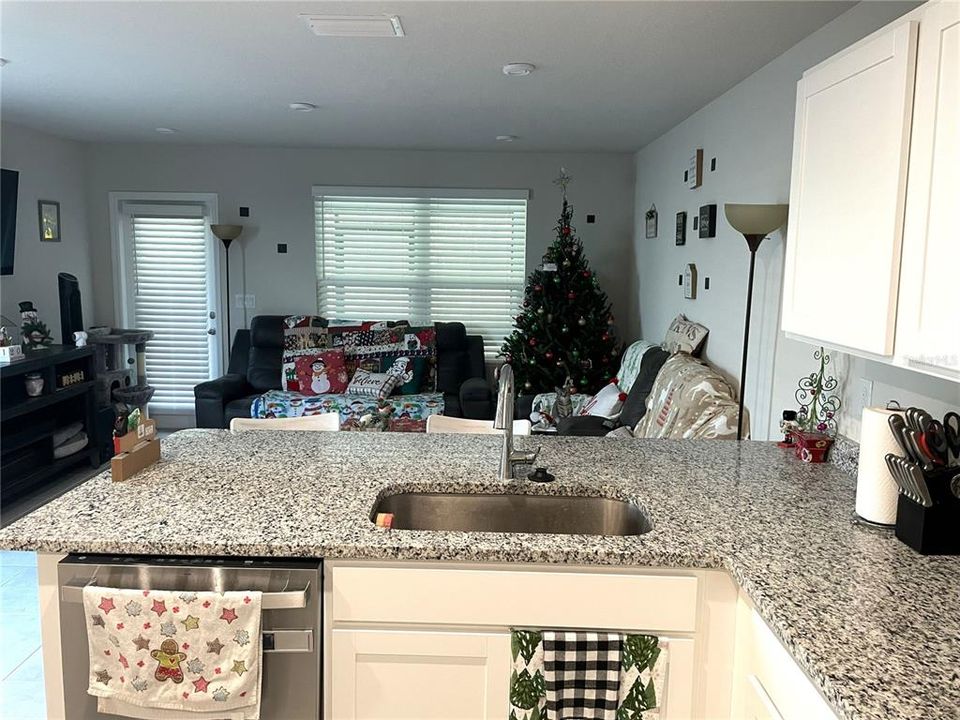 На продажу: $269,900 (3 спален, 2 ванн, 1432 Квадратных фут)