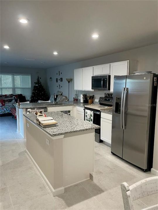 На продажу: $269,900 (3 спален, 2 ванн, 1432 Квадратных фут)