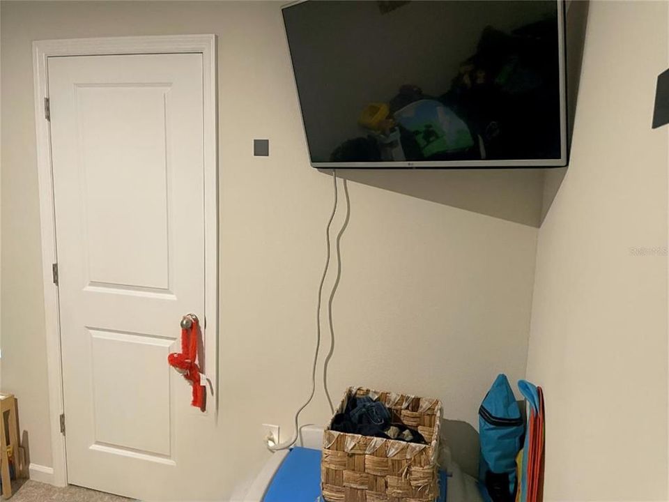 На продажу: $269,900 (3 спален, 2 ванн, 1432 Квадратных фут)