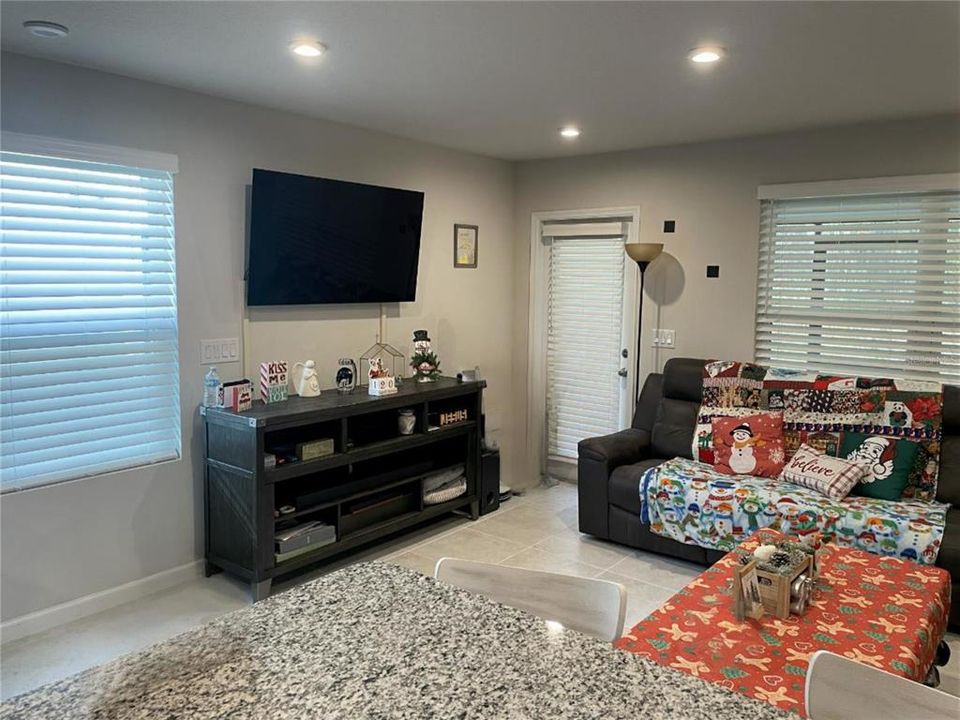 На продажу: $269,900 (3 спален, 2 ванн, 1432 Квадратных фут)