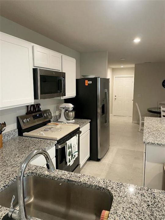 На продажу: $269,900 (3 спален, 2 ванн, 1432 Квадратных фут)