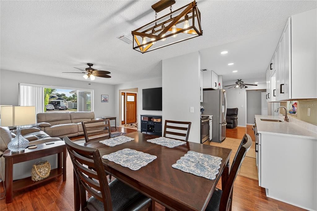 En Venta: $539,000 (3 camas, 2 baños, 1481 Pies cuadrados)