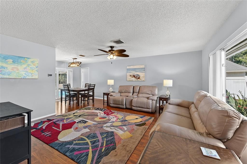 En Venta: $539,000 (3 camas, 2 baños, 1481 Pies cuadrados)